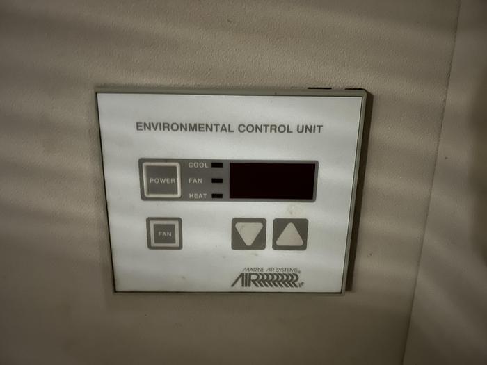 Used 1990 Carver 3257 Montego