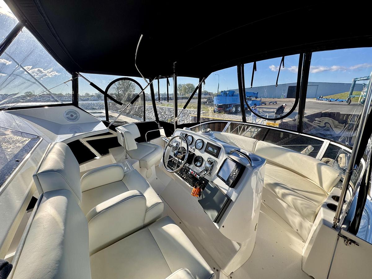 Used 1998  Silverton 352 Motor Yacht