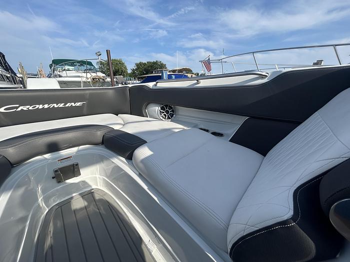 Used 2022 Crownline E285