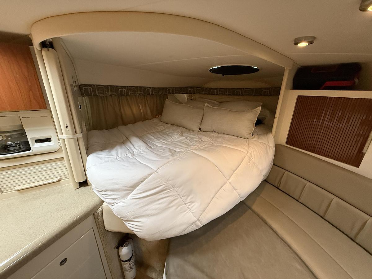 Used 2000 Monterey 322 Cruiser