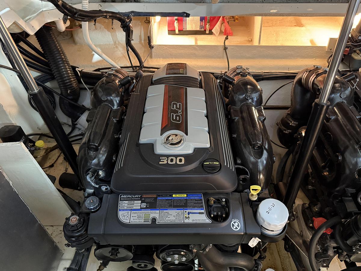 Used 2017 Sea Ray 330 Sundancer