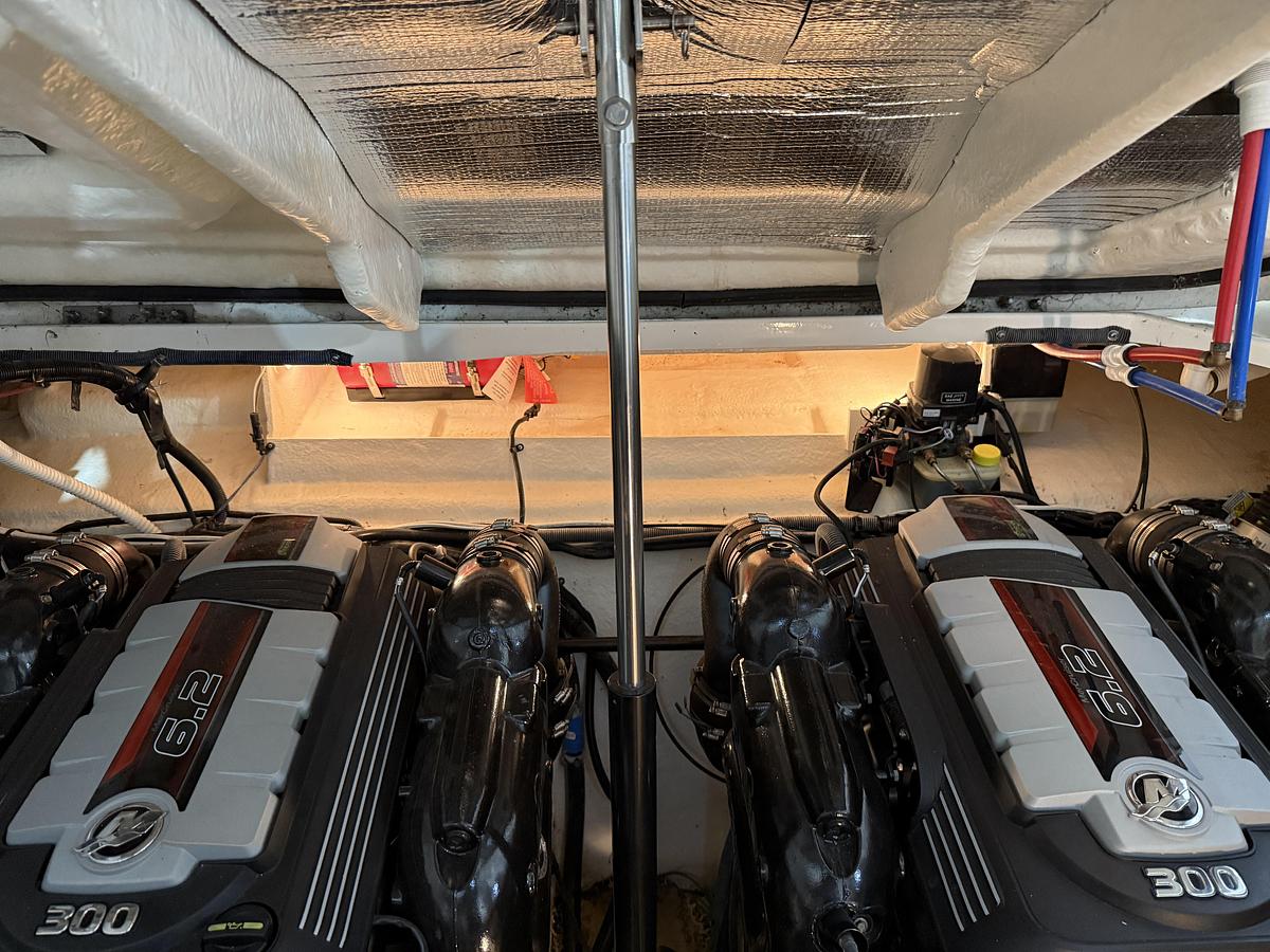 Used 2017 Sea Ray 330 Sundancer