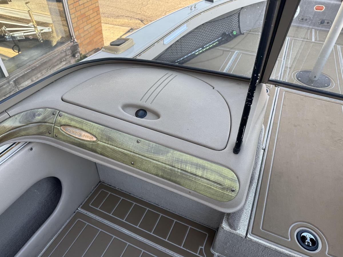 Used 2003 Crestliner 202 Tourament Side Console