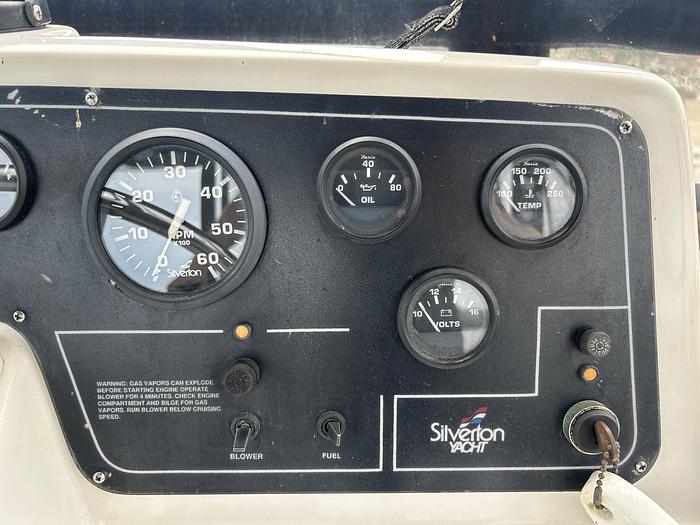 Used 1990 Silverton  40 Motor Yacht