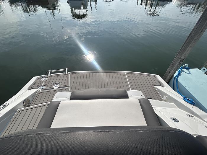 Used 2022 Crownline E285