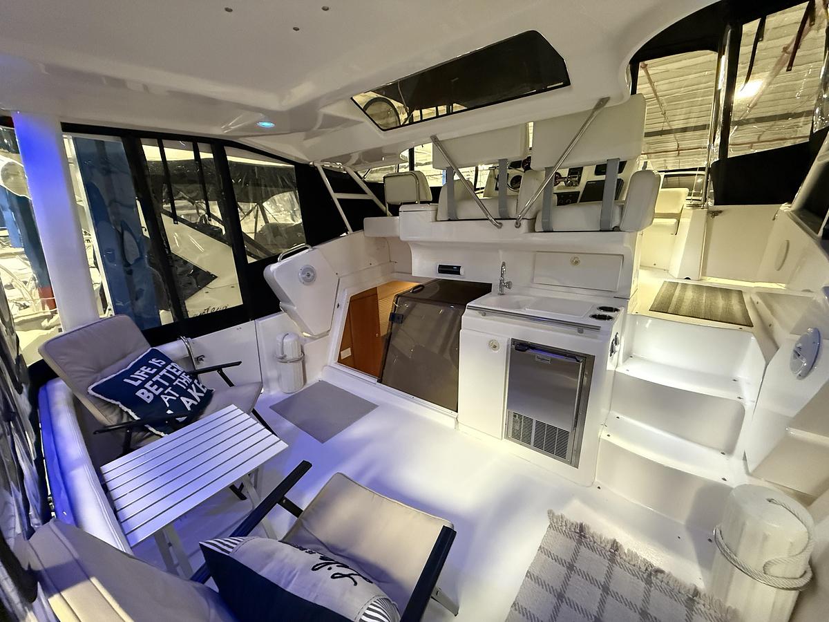 Used 1998  Silverton 352 Motor Yacht