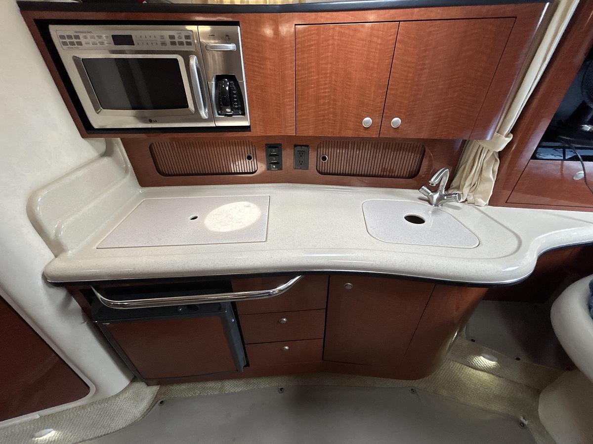Used 2005 Sea Ray 320 Sundancer