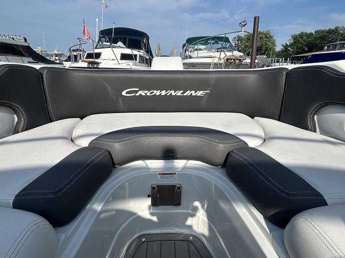 Used 2022 Crownline E285