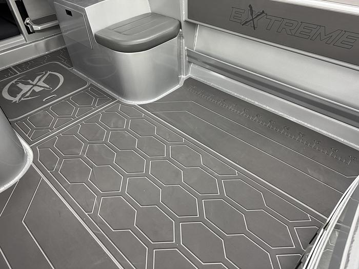 2025 Extreme Boats  696 Game King