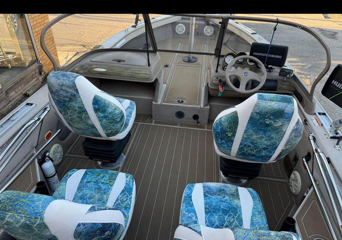 Used 2003 Crestliner 202 Tourament Side Console