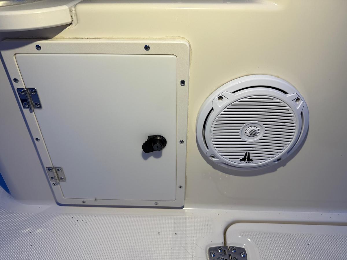 Used 1998 Pursuit 2860 Denali