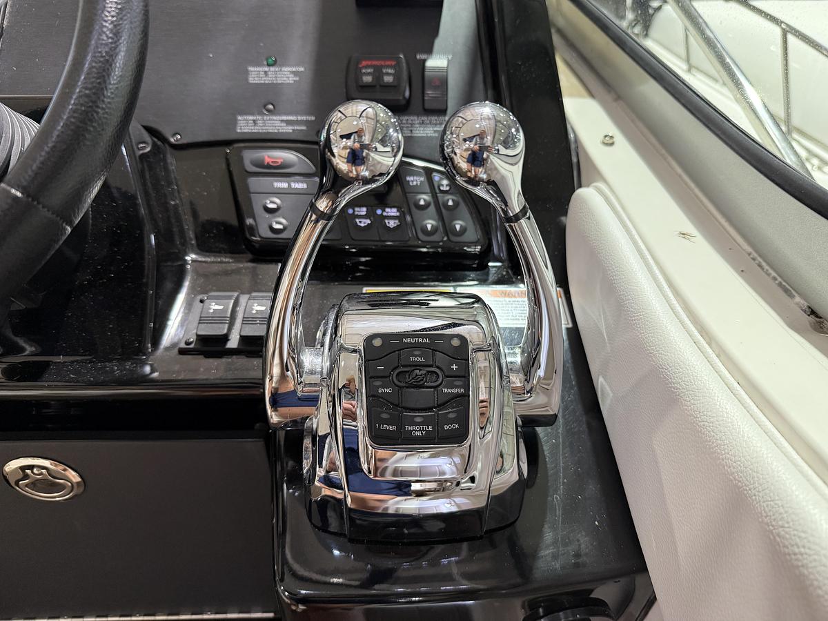 Used 2017 Sea Ray 330 Sundancer