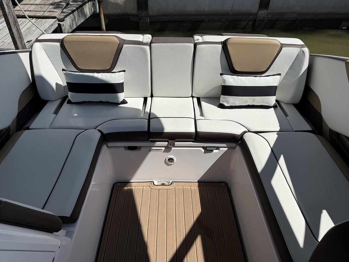 Used 2023 Yamaha 252 SD