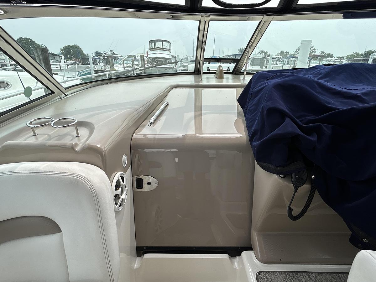 Used 2005 Sea Ray 320 Sundancer