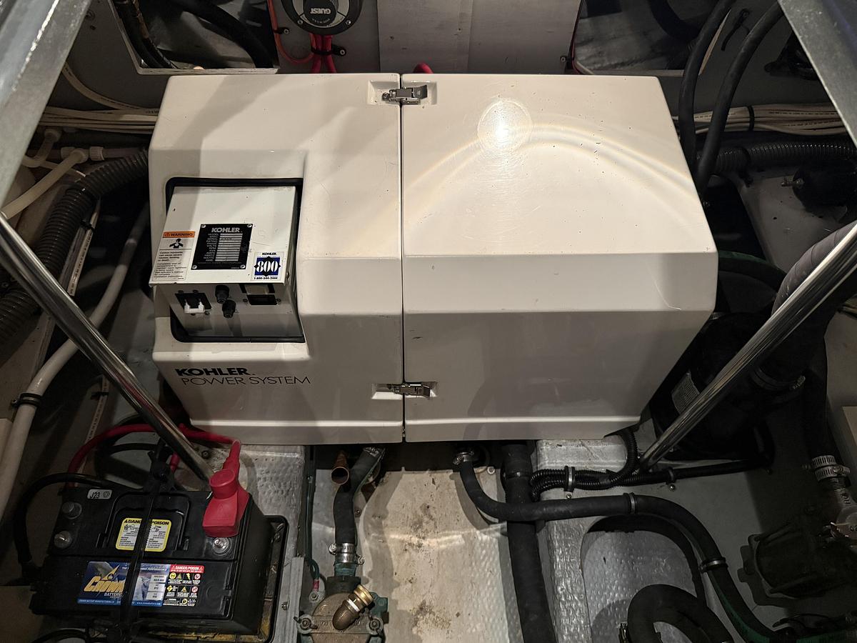 Used 1998  Silverton 352 Motor Yacht