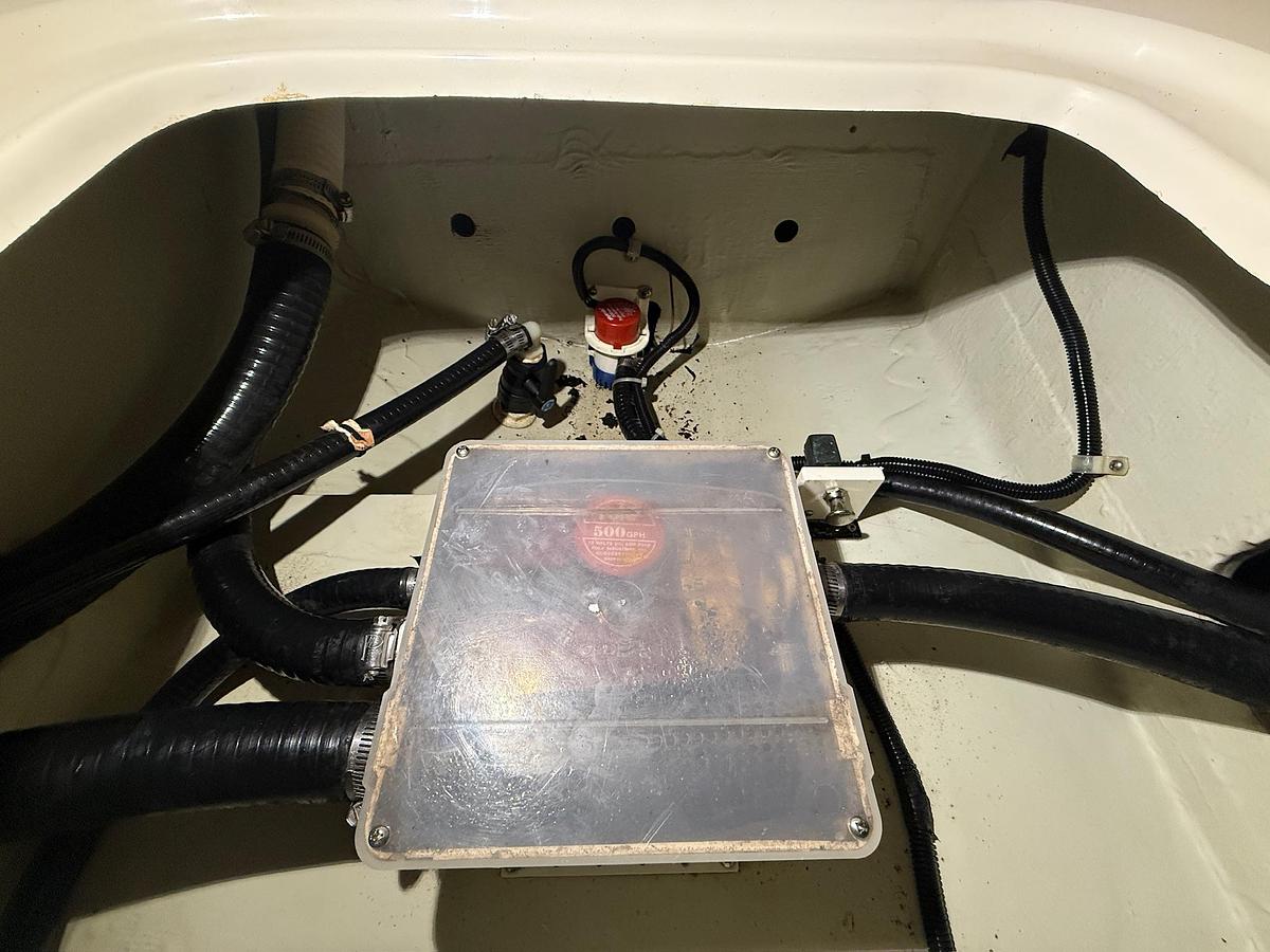 Used 1998 Pursuit 2860 Denali