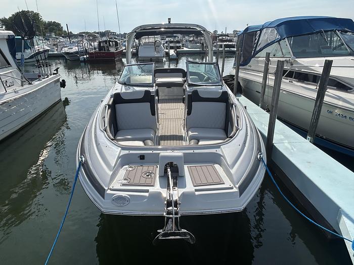 Used 2022 Crownline E285