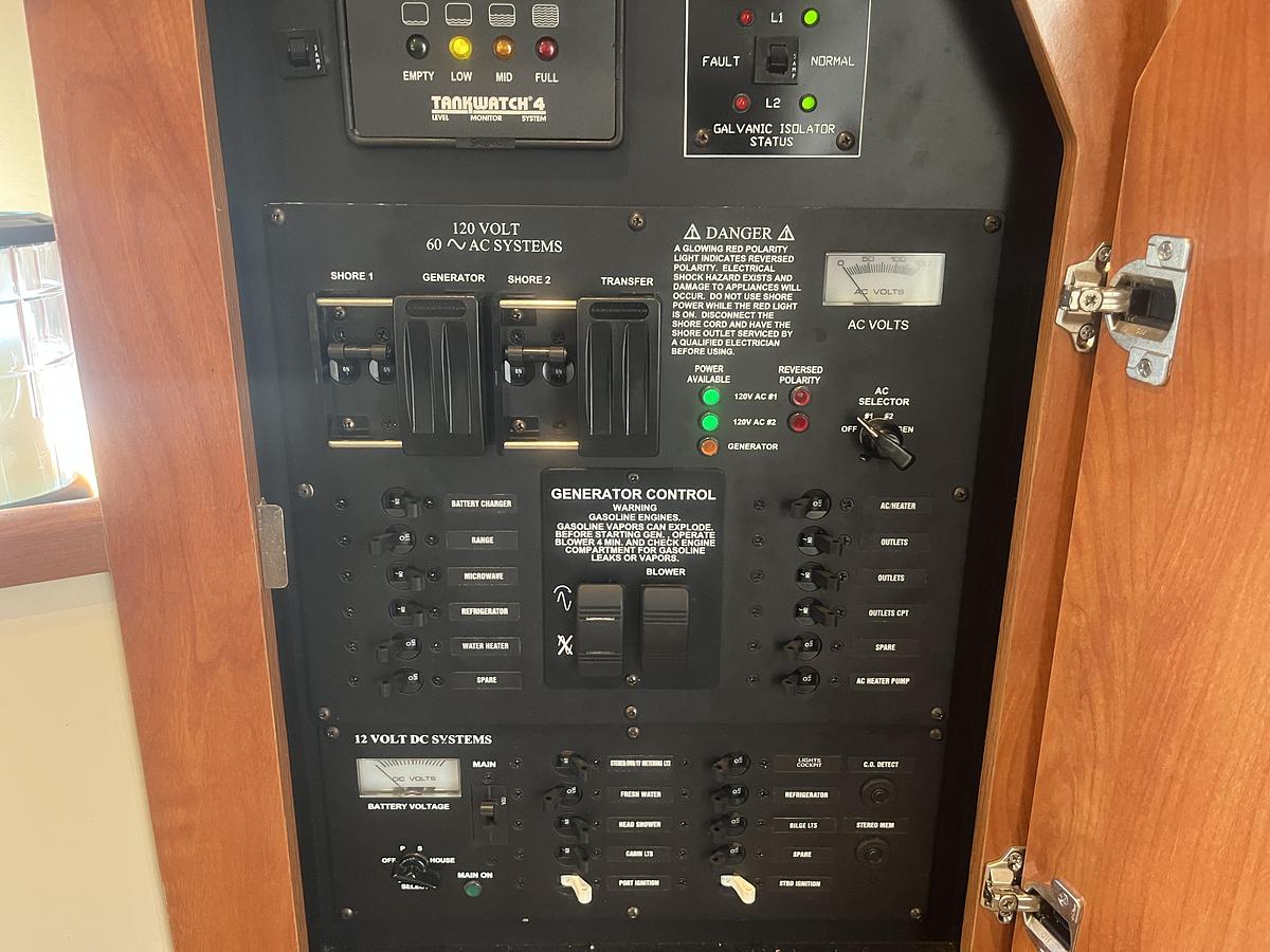 Used 2007 Cruisers Yachts 280 CXI