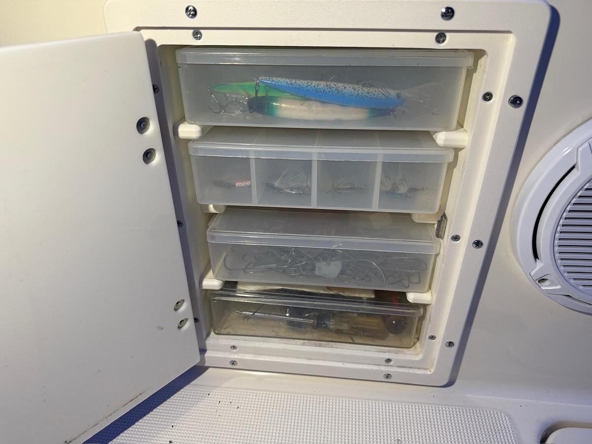 Used 1998 Pursuit 2860 Denali