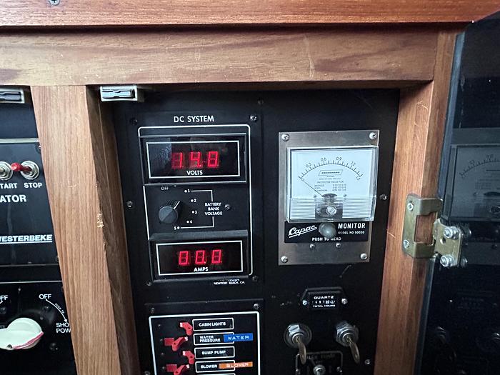 Used 1986 Marinette 39' Double Cabin