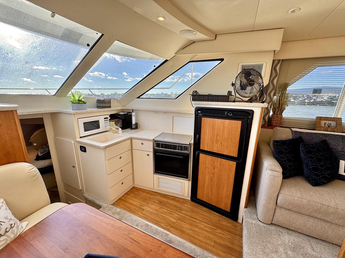 Used 1998  Silverton 352 Motor Yacht