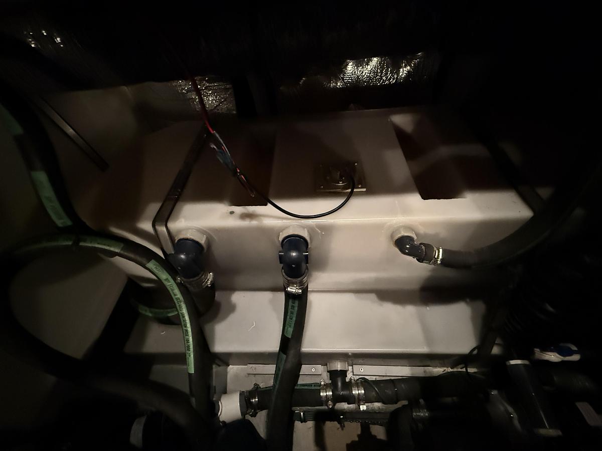 Used 1998  Silverton 352 Motor Yacht