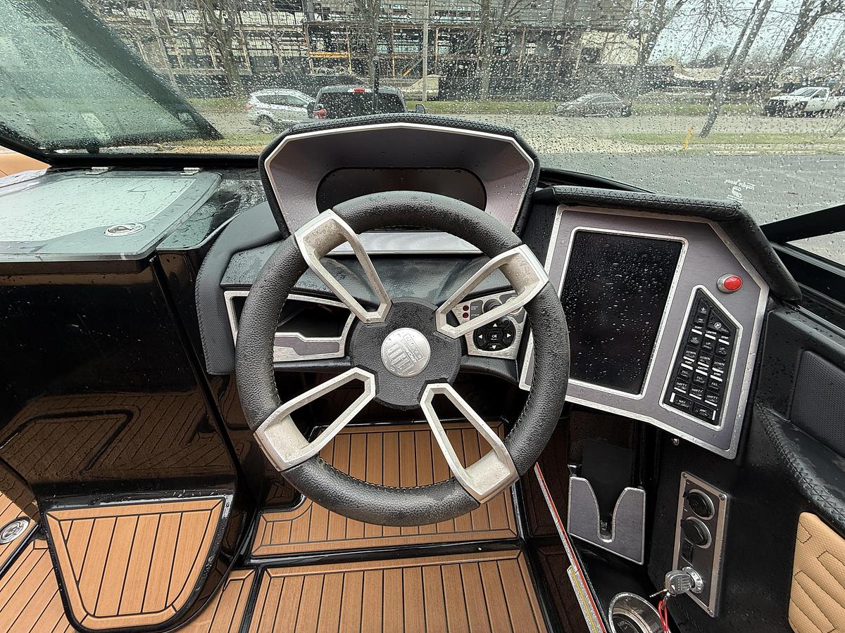 Used 2021 MasterCraft X26