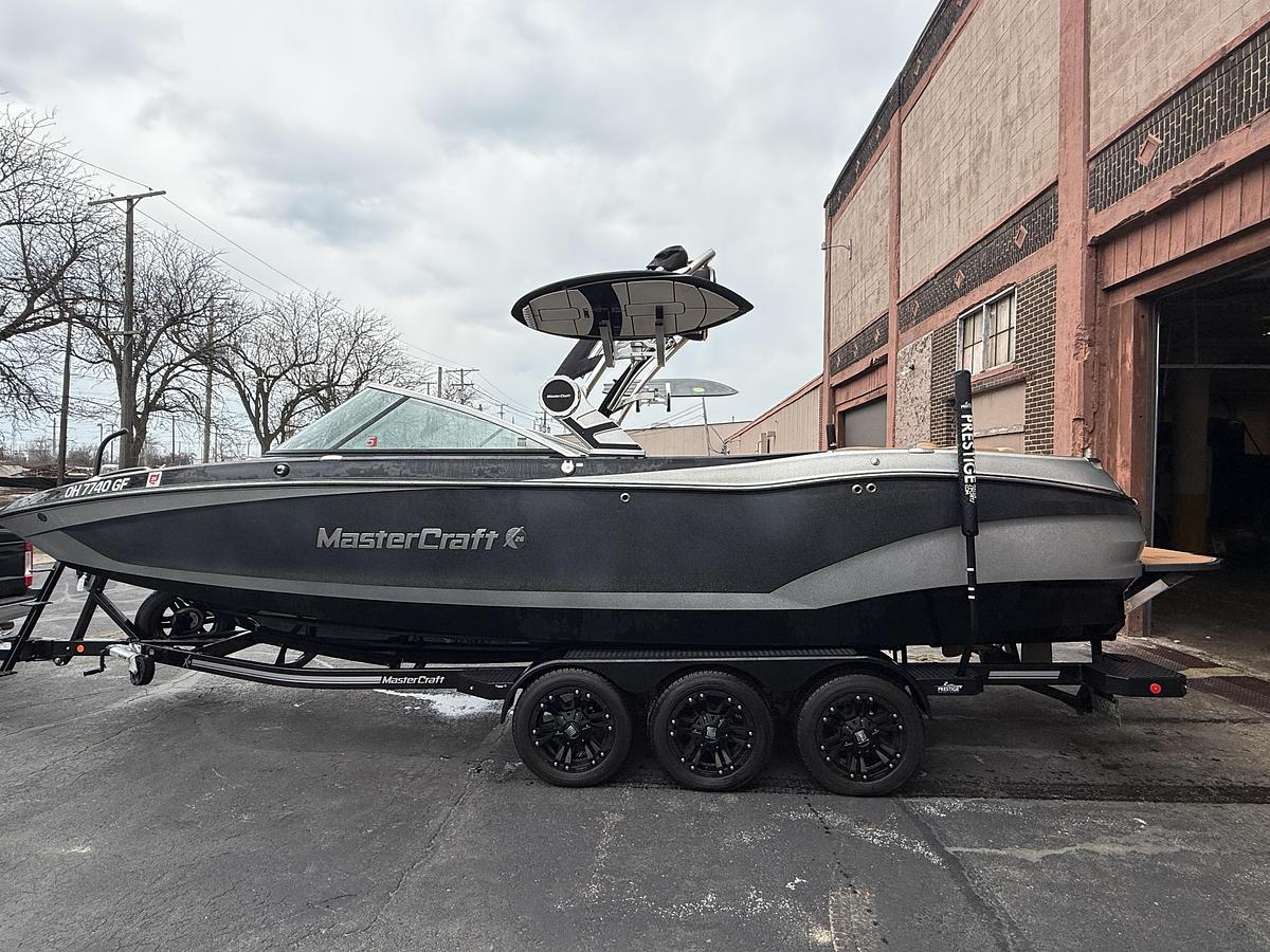 Used 2021 MasterCraft X26