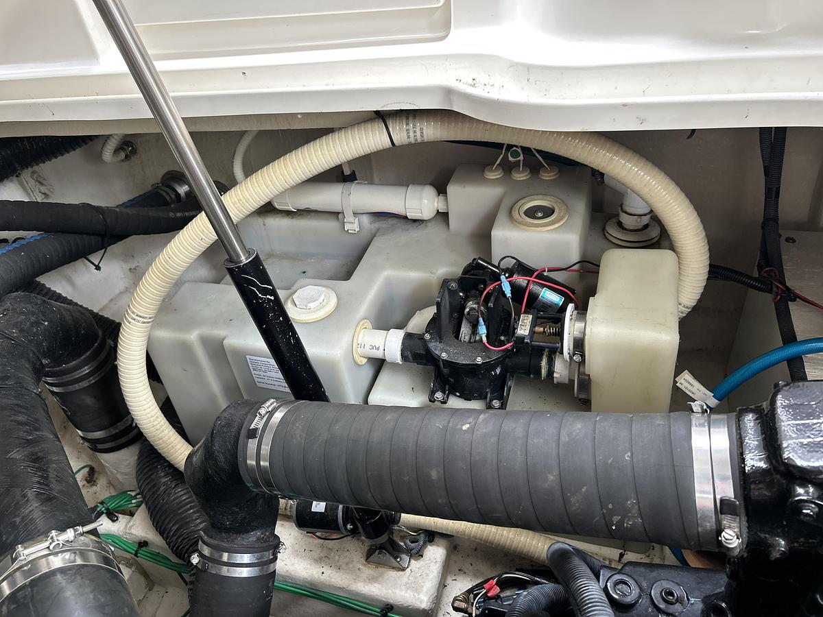 Used 2005 Sea Ray 320 Sundancer