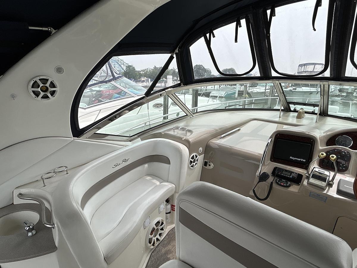 Used 2005 Sea Ray 320 Sundancer