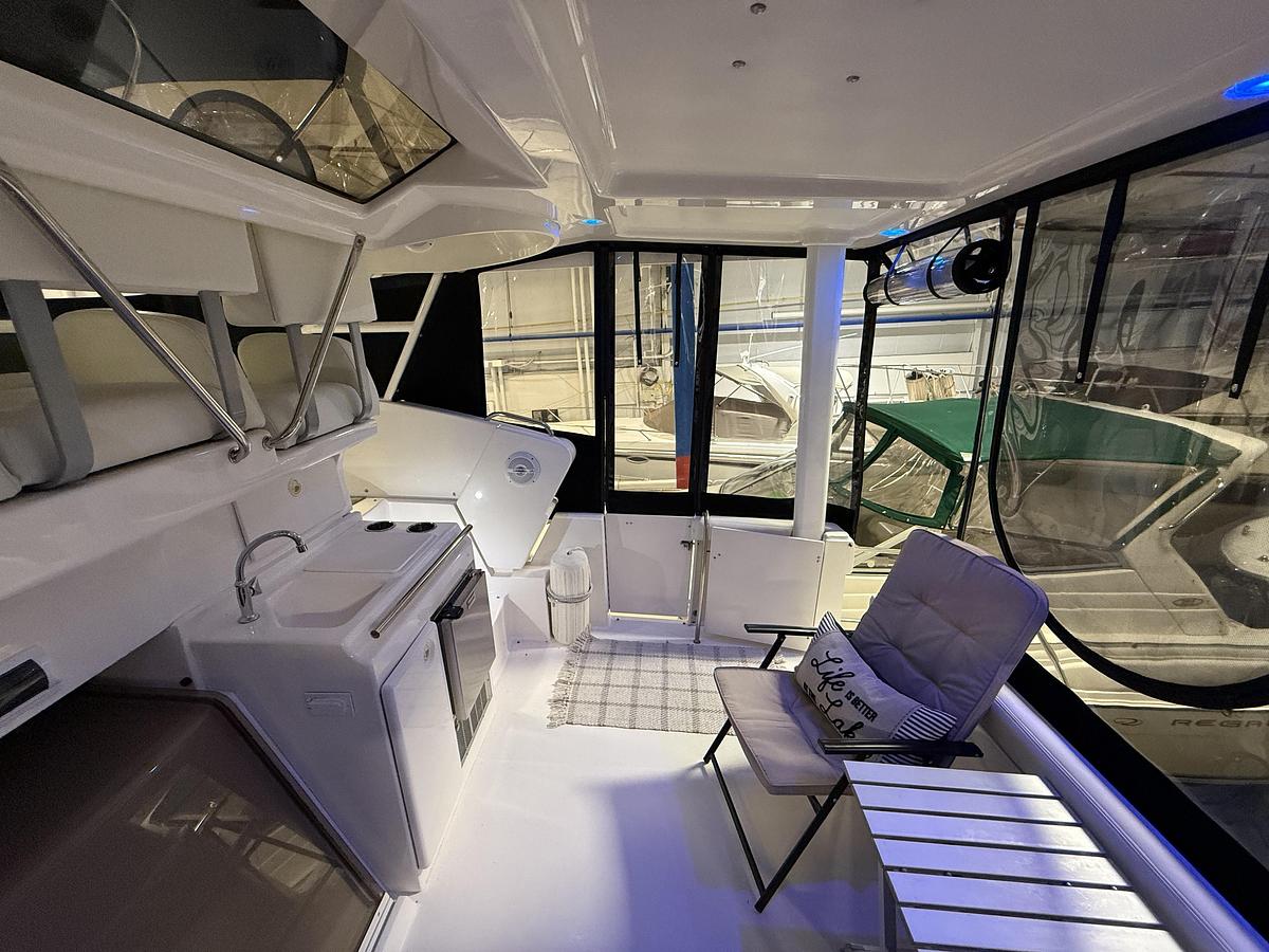 Used 1998  Silverton 352 Motor Yacht