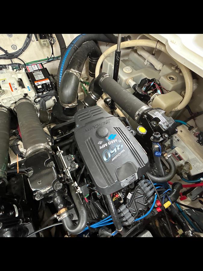 Used 2005 Sea Ray 320 Sundancer