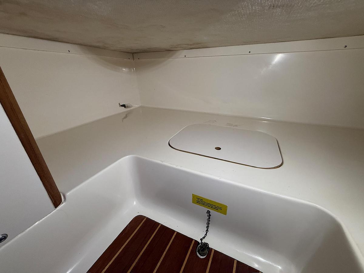 Used 1998 Pursuit 2860 Denali