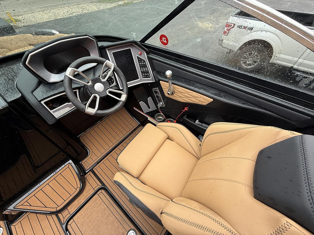 Used 2021 MasterCraft X26