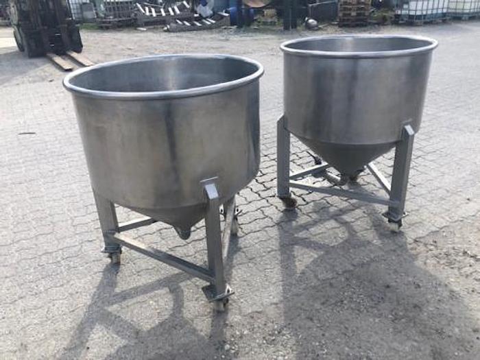 Brugt 300 liters rustfrie tanke på hjul