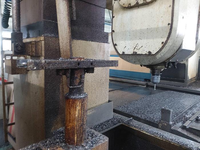 Used Machining Center Vertical SNK RB-200F