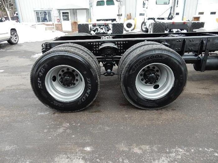 Used 2009 Freightliner M2-112V