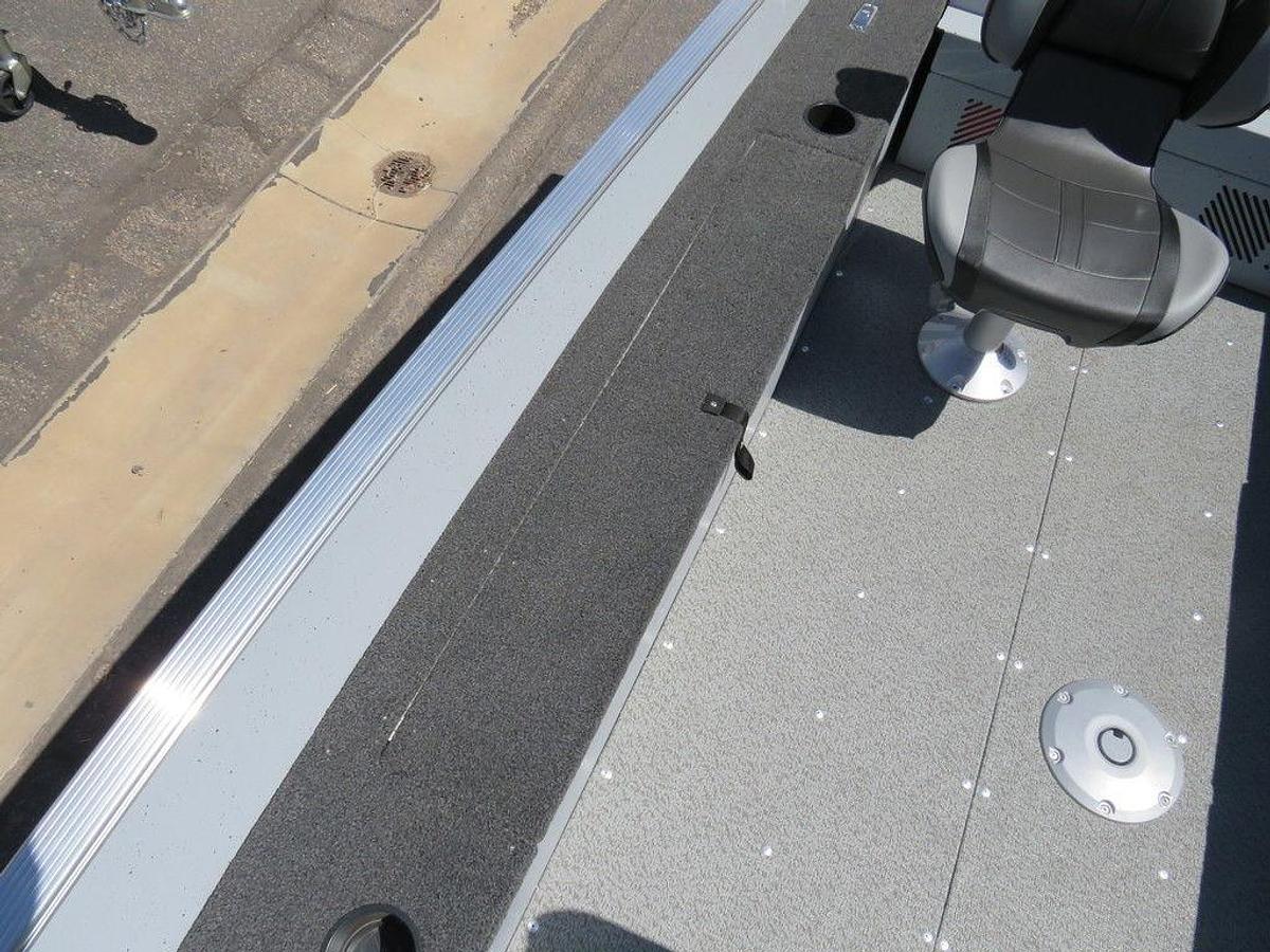 2025 Lund 1600 Fury Tiller