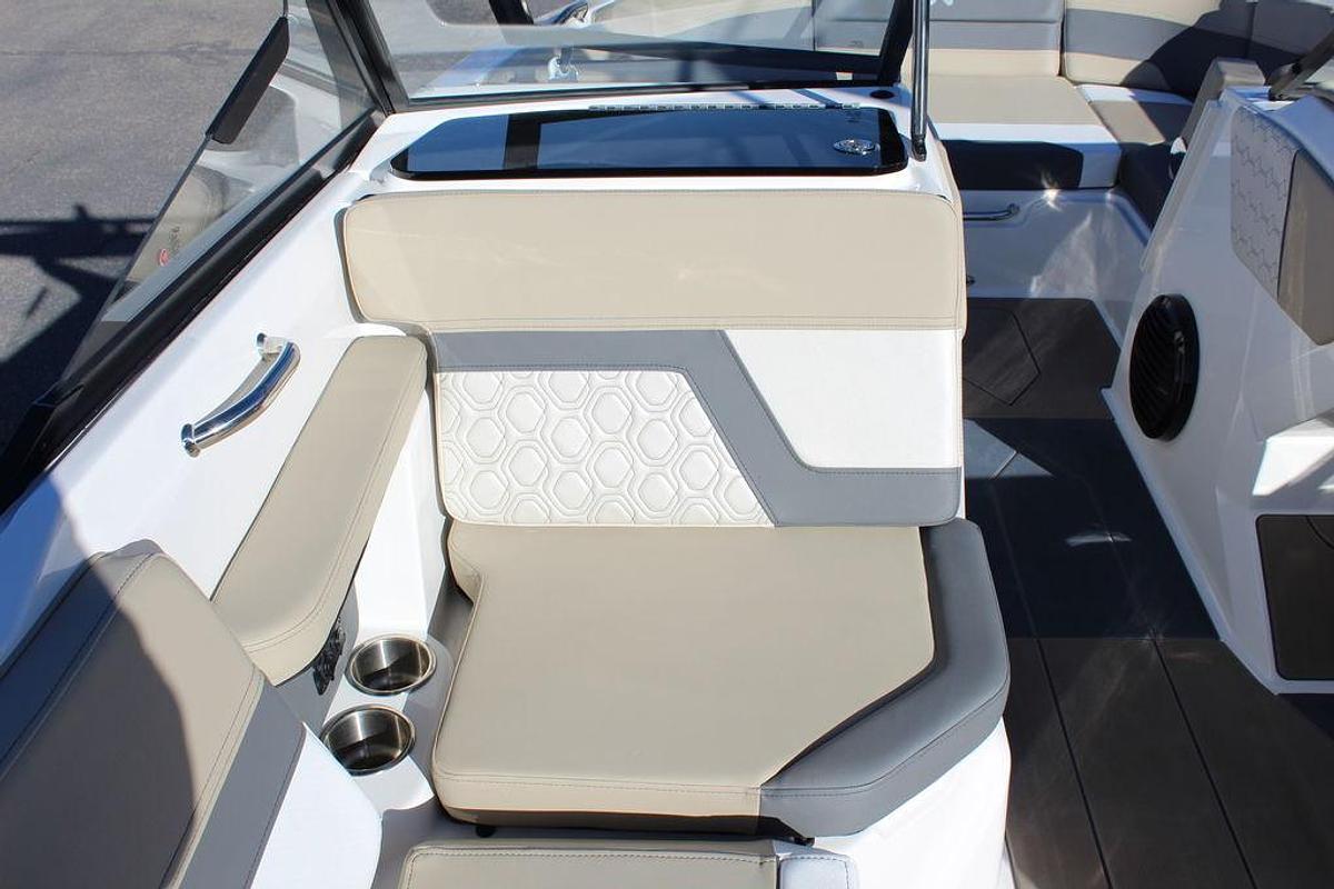 2025 Heyday Wake Boats H22