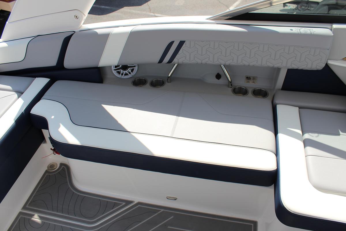 2026 Regal LS9 Surf Ultimate (Dealer Demo)