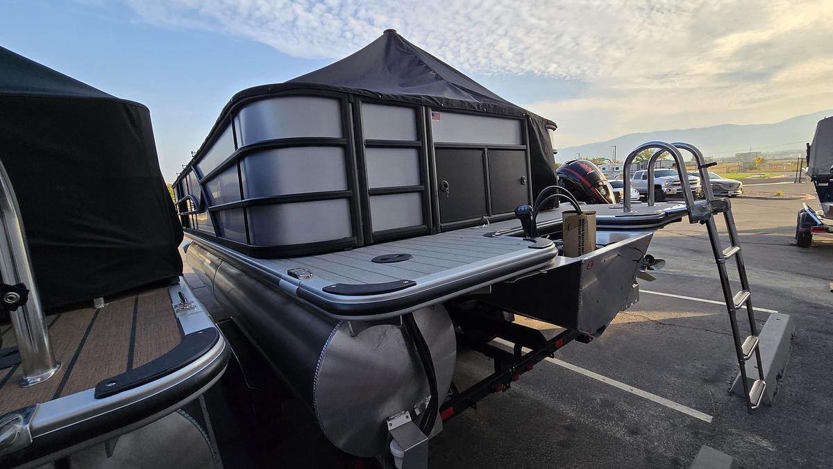 2026 Bentley 223 4PT Pontoon 3/4 Tube 