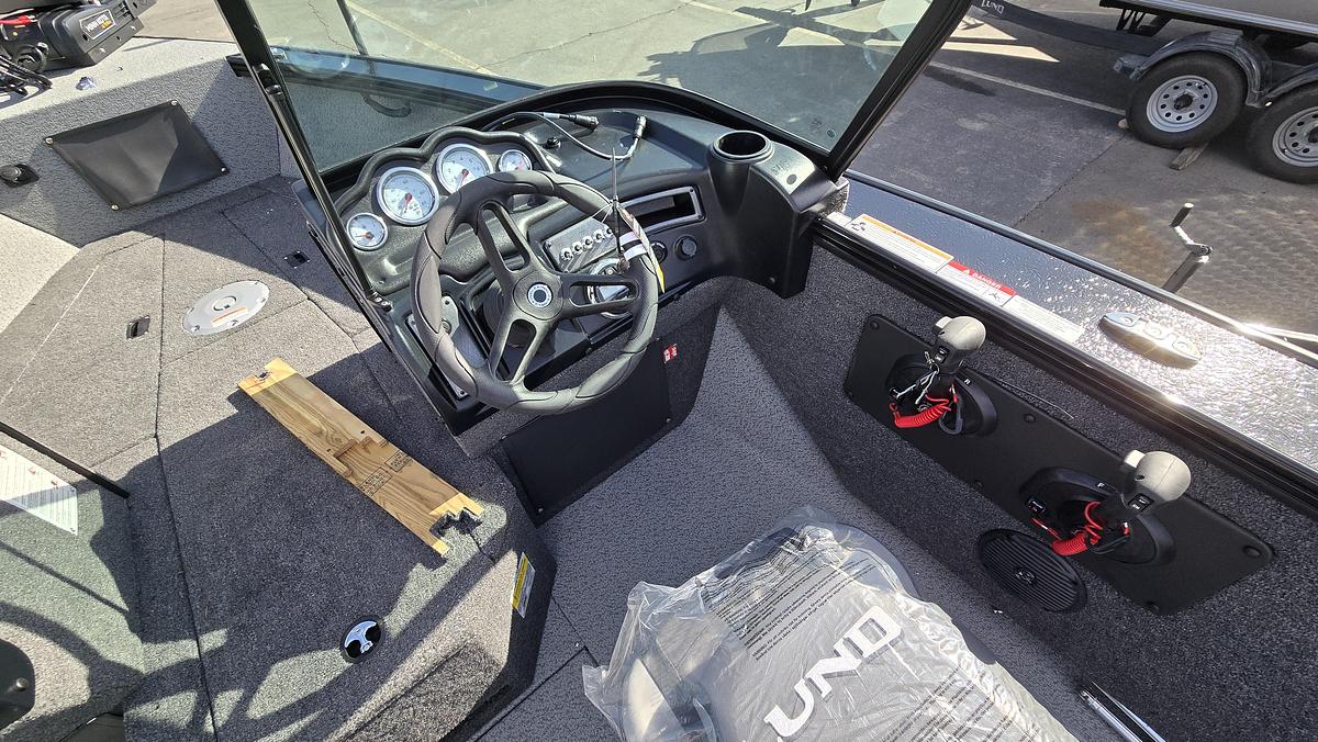 2026 LUND 1875 Fisherman