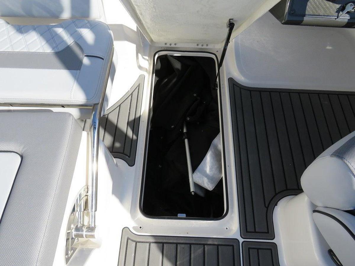 2025 Bayliner VR5 Bowrider