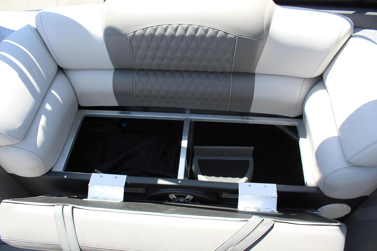 Used 2023 Avalon Excaliber LTD Elite Windsheild