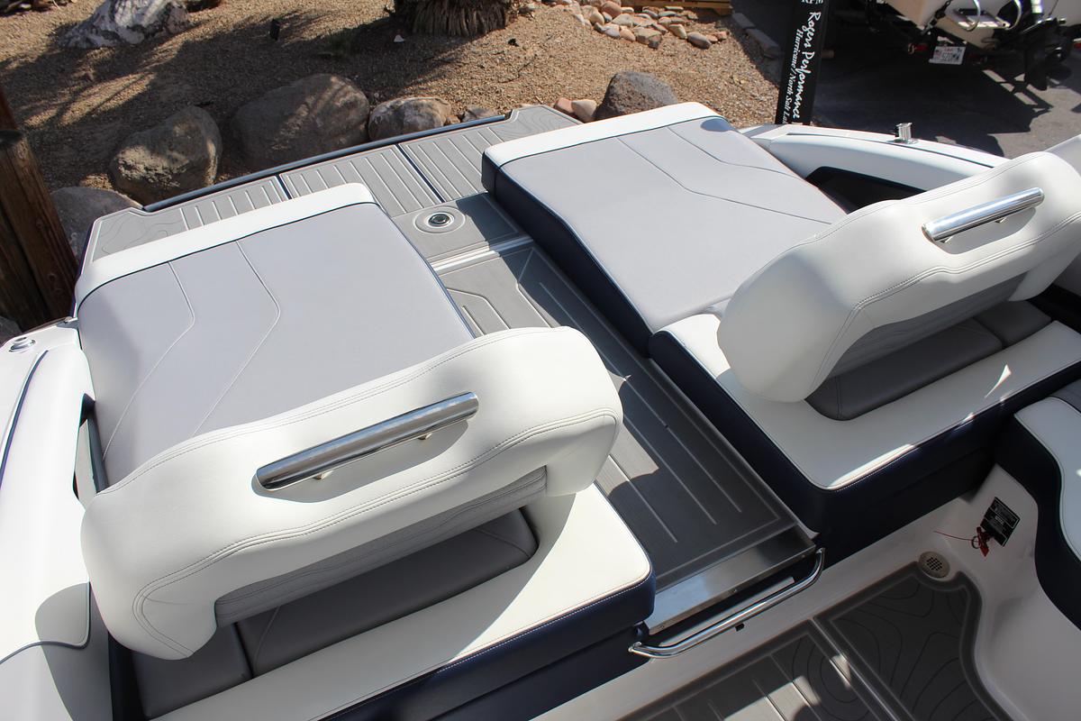 2026 Regal LS9 Surf Ultimate (Dealer Demo)