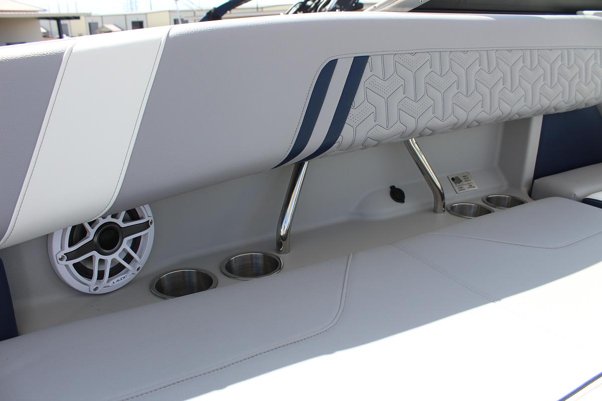 2026 Regal LS9 Surf Ultimate (Dealer Demo)