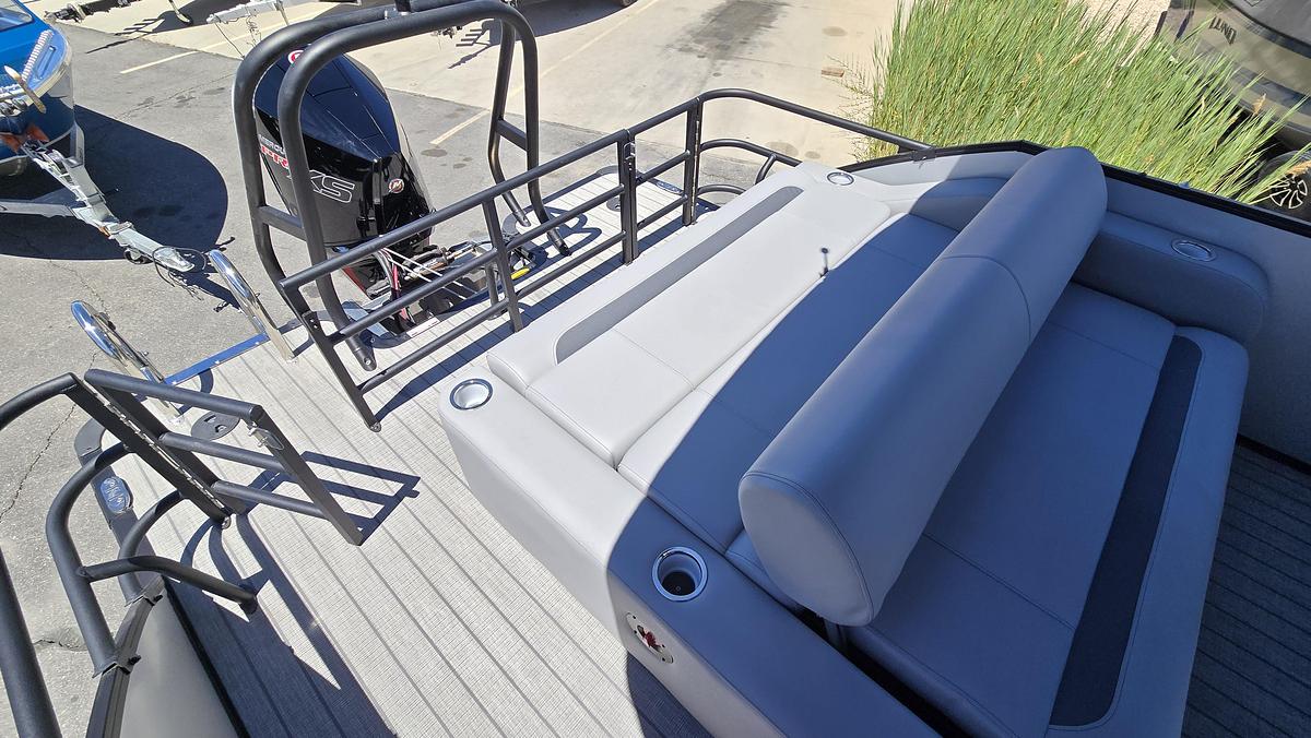 2026 Bentley Pontoons 243 Front Fish Swing Back