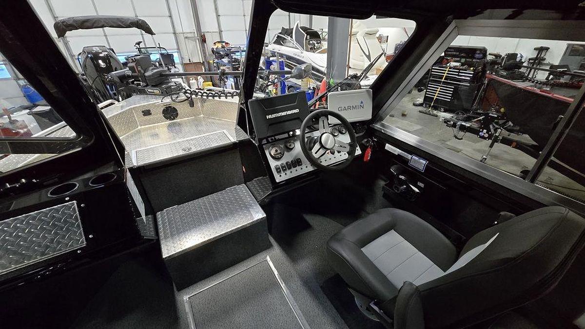 2025 Thunder Jet Alexis 24 OS