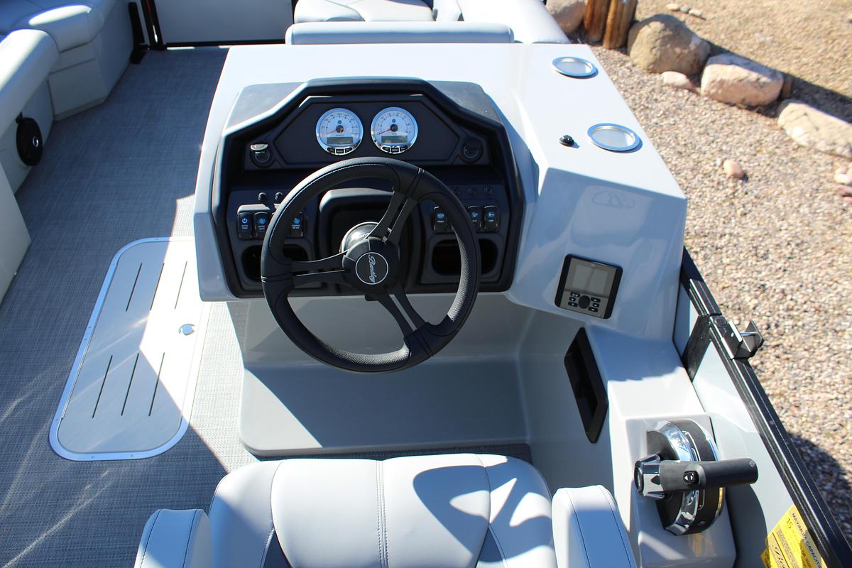 2026 Bentley Pontoons Legacy 220 Swingback