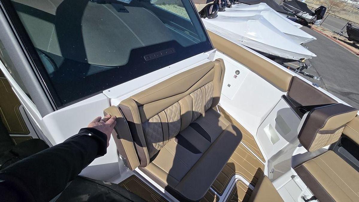 2025 Monterey Elite 30 OB